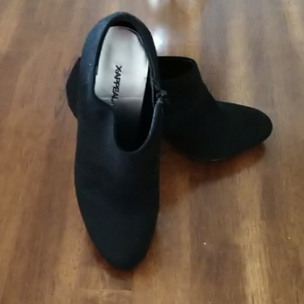 Ankle heeled boots